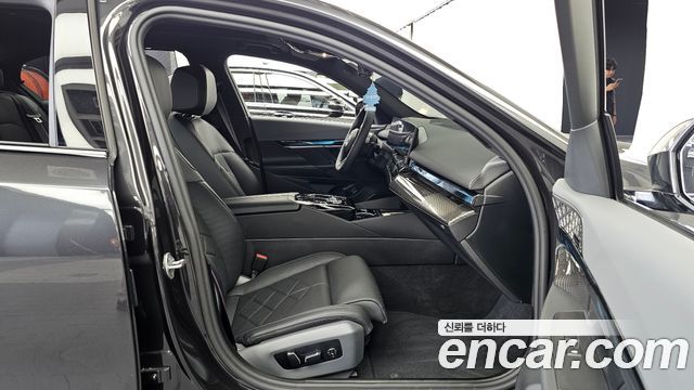 BMW 5-Series 530e xDrive M Sport Pro