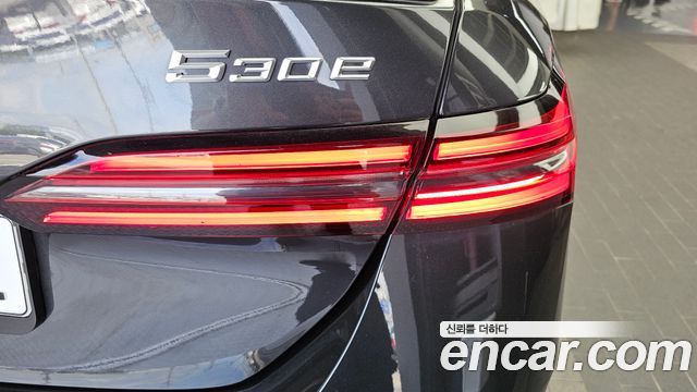 BMW 5-Series 530e xDrive M Sport Pro