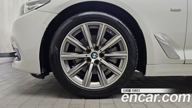 BMW 5-Series 520i Luxury