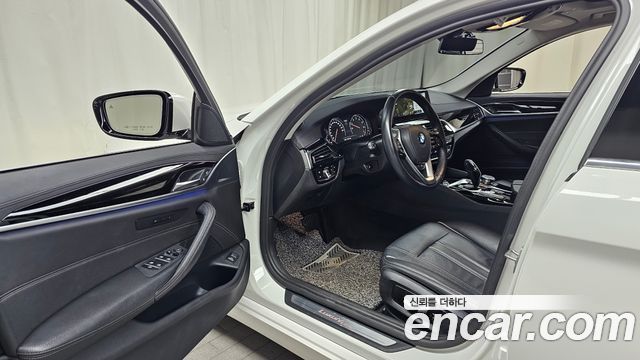 BMW 5-Series 520i Luxury