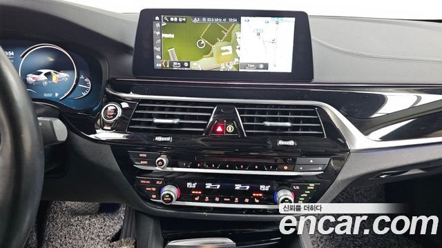 BMW 5-Series 520i Luxury