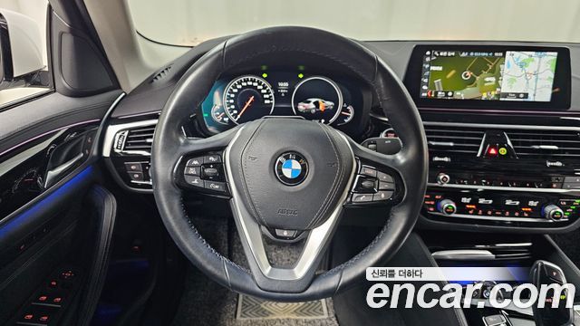 BMW 5-Series 520i Luxury