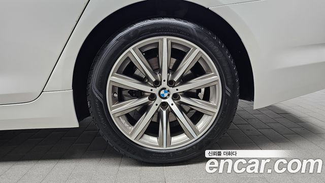 BMW 5-Series 520i Luxury