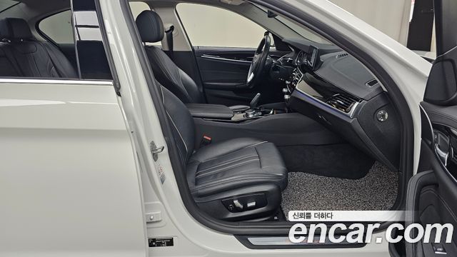 BMW 5-Series 520i Luxury