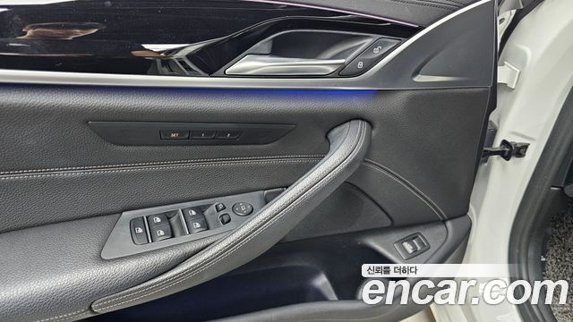 BMW 5-Series 520i Luxury