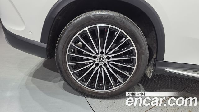 Mercedes-Benz GLC-Class GLC300 4MATIC AMG Line