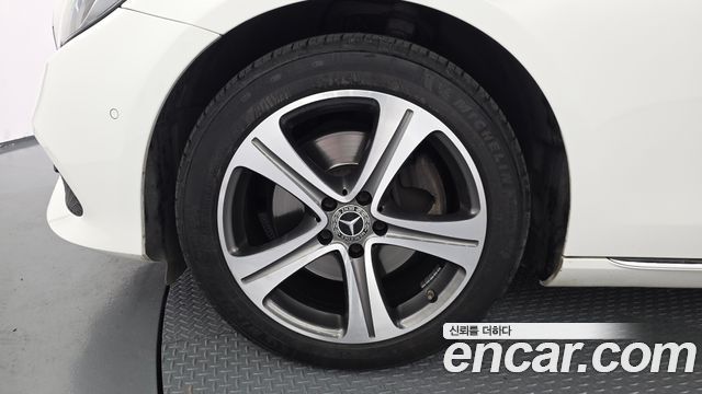 Mercedes-Benz E-Class E220d Avantgarde
