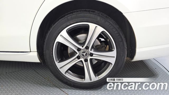 Mercedes-Benz E-Class E220d Avantgarde