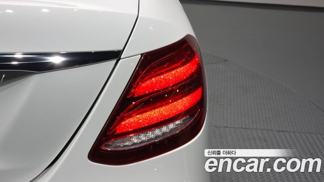 Mercedes-Benz E-Class E220d Avantgarde