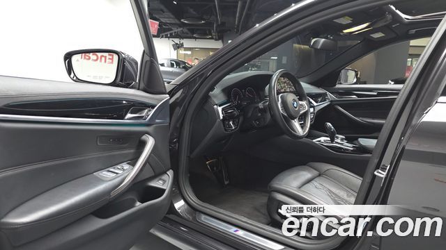 BMW 5-Series 530i M Sport Package Plus