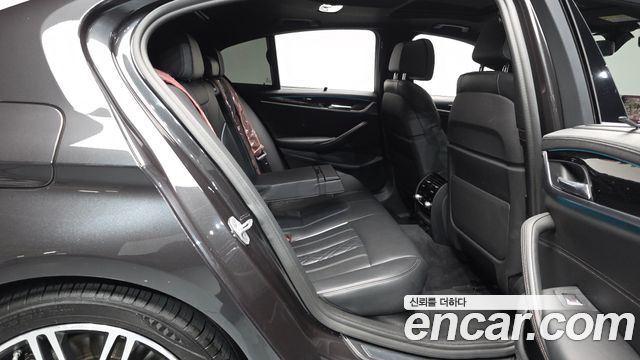 BMW 5-Series 530i M Sport Package Plus