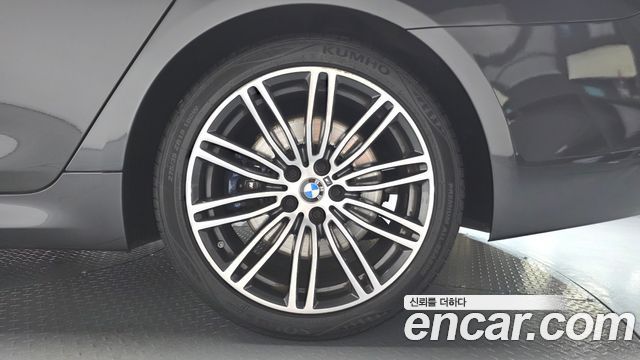 BMW 5-Series 530i M Sport Package Plus