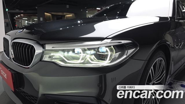 BMW 5-Series 530i M Sport Package Plus