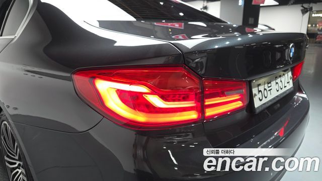BMW 5-Series 530i M Sport Package Plus