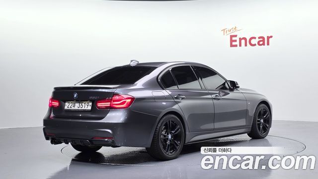 BMW 3-Series 330i M Sport Shadow