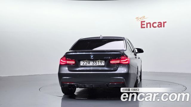 BMW 3-Series 330i M Sport Shadow