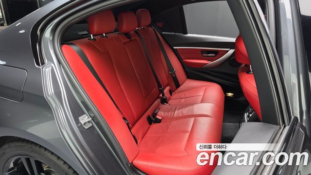 BMW 3-Series 330i M Sport Shadow