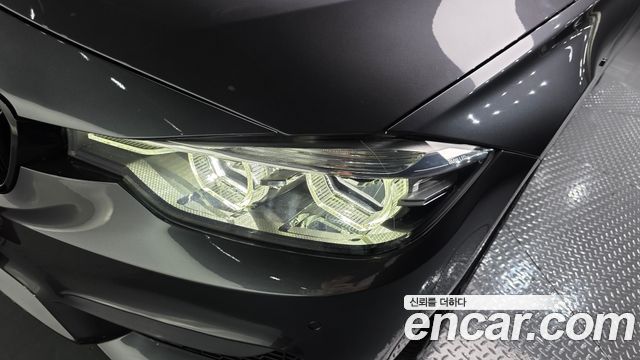 BMW 3-Series 330i M Sport Shadow