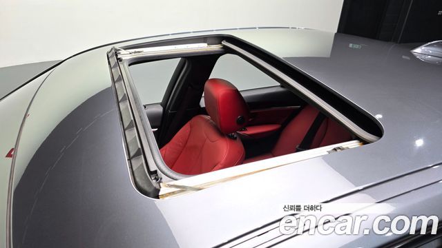 BMW 3-Series 330i M Sport Shadow