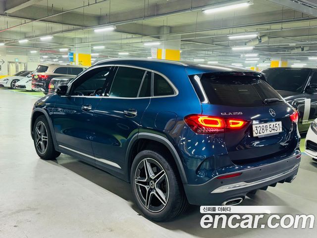 Mercedes-Benz GLA-Class GLA250 4MATIC