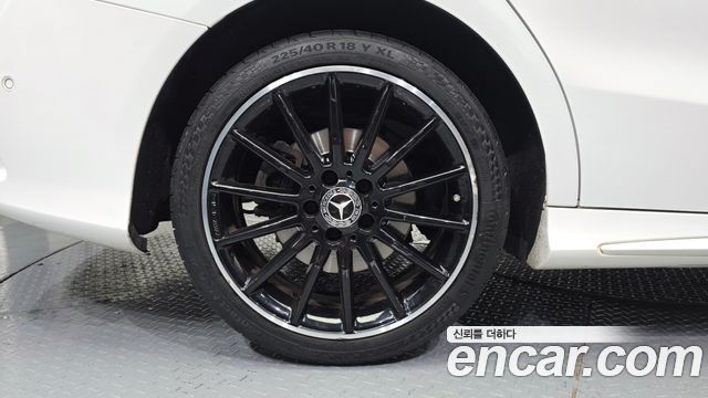 Mercedes-Benz CLA-Class CLA250 4MATIC AMG Line