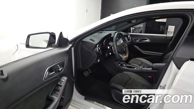 Mercedes-Benz CLA-Class CLA250 4MATIC AMG Line