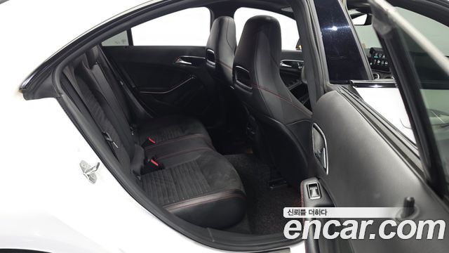 Mercedes-Benz CLA-Class CLA250 4MATIC AMG Line