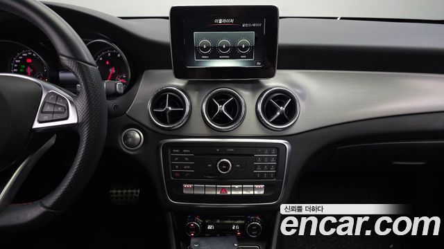 Mercedes-Benz CLA-Class CLA250 4MATIC AMG Line