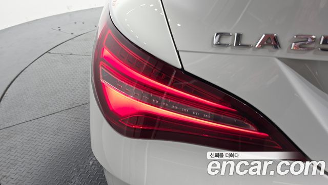 Mercedes-Benz CLA-Class CLA250 4MATIC AMG Line