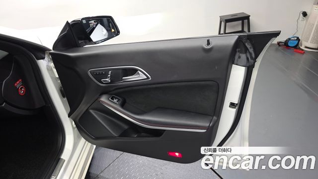 Mercedes-Benz CLA-Class CLA250 4MATIC AMG Line