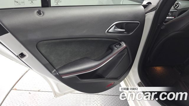 Mercedes-Benz CLA-Class CLA250 4MATIC AMG Line
