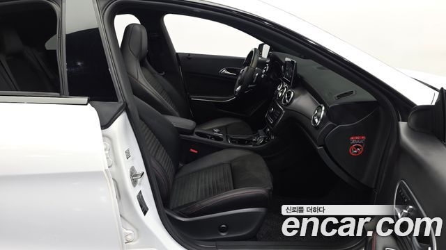 Mercedes-Benz CLA-Class CLA250 4MATIC AMG Line