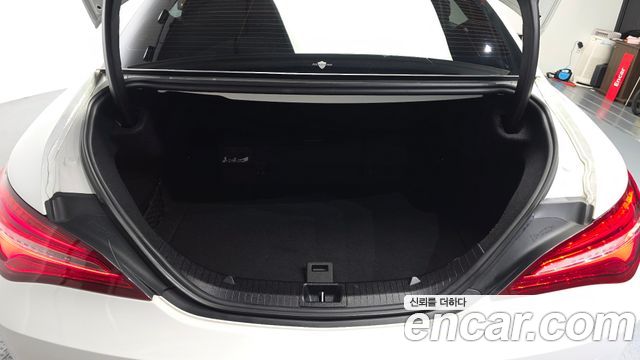 Mercedes-Benz CLA-Class CLA250 4MATIC AMG Line