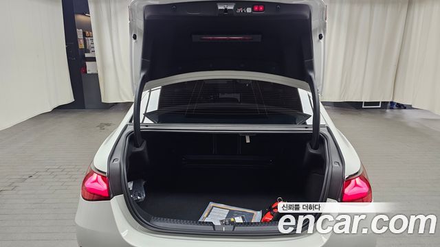 Mercedes-Benz E-Class E200 AMG Line