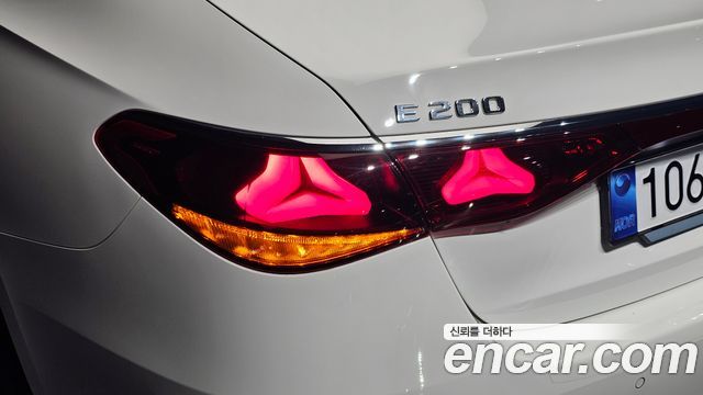 Mercedes-Benz E-Class E200 Avantgarde
