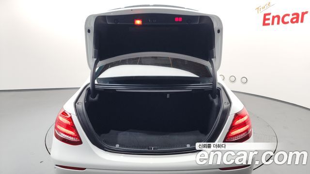 Mercedes-Benz E-Class E300 Exclusive