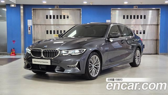 BMW 3-Series 320i Luxury