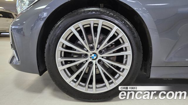 BMW 3-Series 320i Luxury