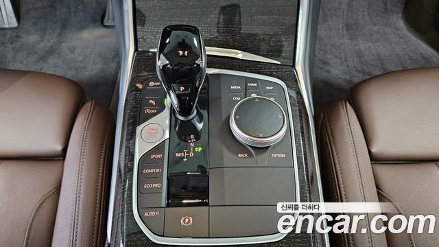 BMW 3-Series 320i Luxury