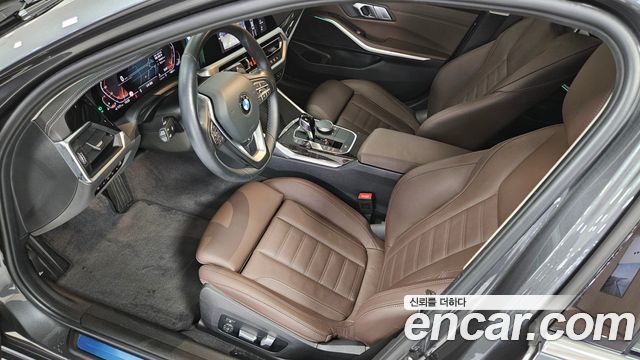 BMW 3-Series 320i Luxury