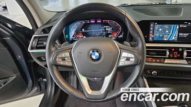 BMW 3-Series 320i Luxury