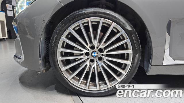 BMW 7-Series 740Li xDrive Design Pure Excellence