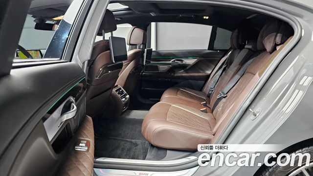 BMW 7-Series 740Li xDrive Design Pure Excellence