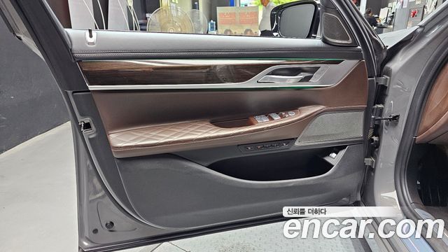 BMW 7-Series 740Li xDrive Design Pure Excellence