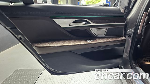 BMW 7-Series 740Li xDrive Design Pure Excellence
