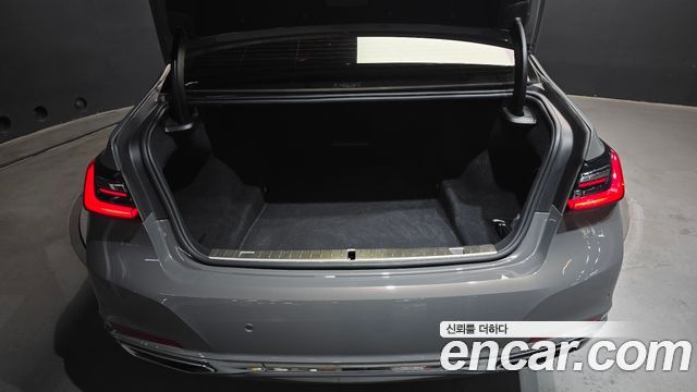 BMW 7-Series 740Li xDrive Design Pure Excellence
