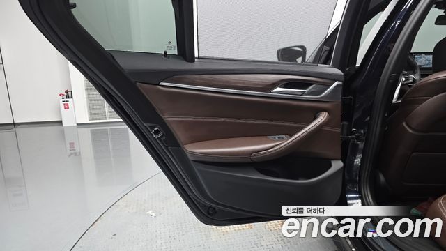 BMW 5-Series 530i xDrive M Sport Package Plus