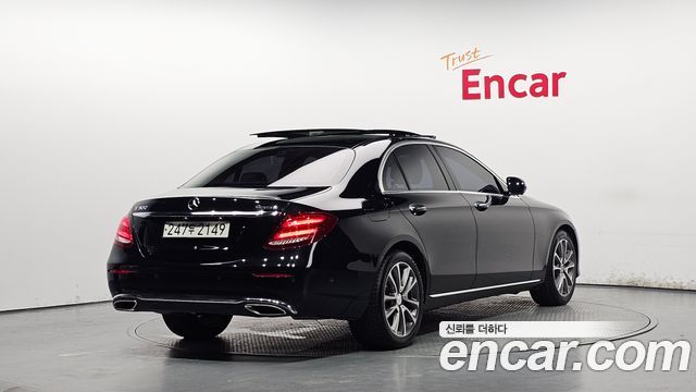 Mercedes-Benz E-Class E300 4MATIC Avnatgarde