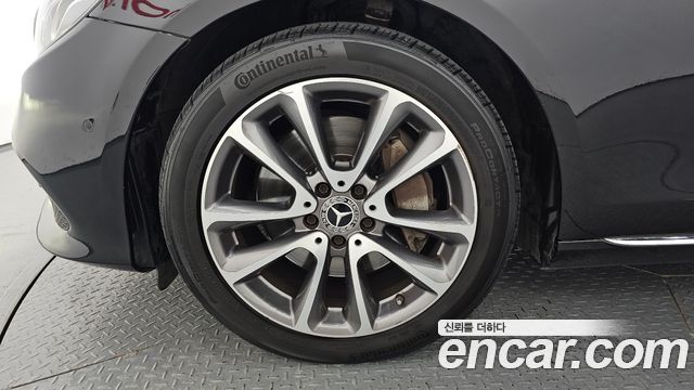 Mercedes-Benz E-Class E300 4MATIC Avnatgarde