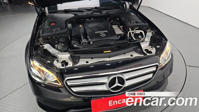 Mercedes-Benz E-Class E300 4MATIC Avnatgarde